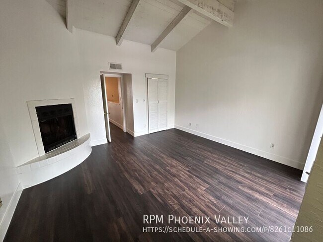 Building Photo - 1702 E Ocotillo Rd