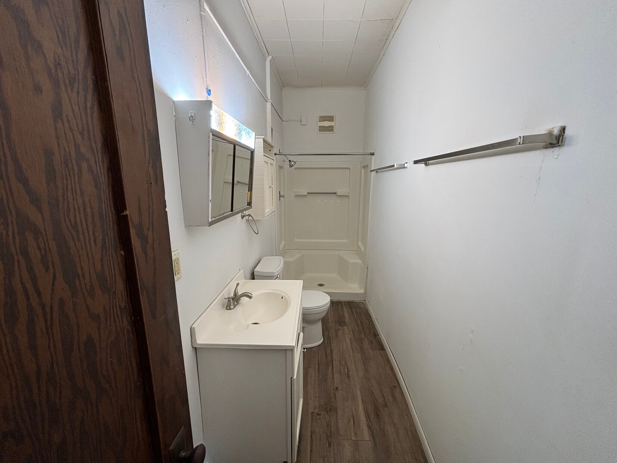 Bathroom - 1509 Mississippi St