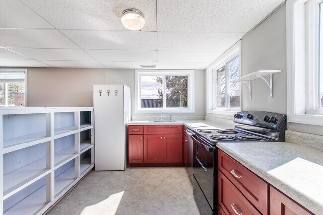 Building Photo - Downtown Apartment