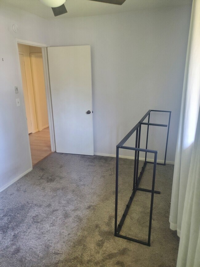 smallest bedroom - 5834 Bowcroft St