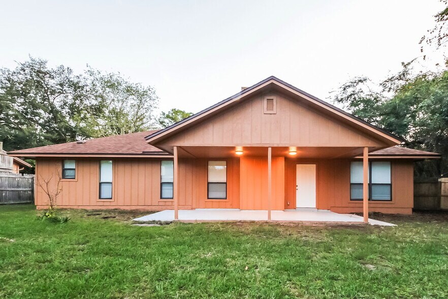 Building Photo - 5551 Edenfield Rd
