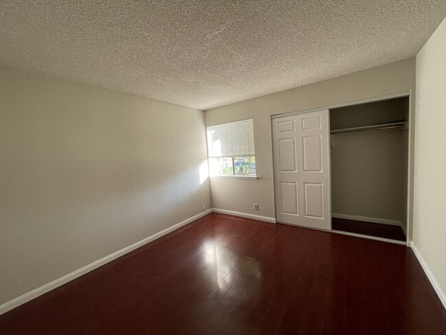 Building Photo - 1575 Drake Dr