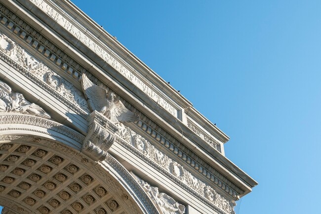 Building Photo - 12 W 9th St