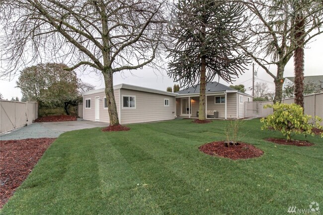 Building Photo - 832 SW 137th St