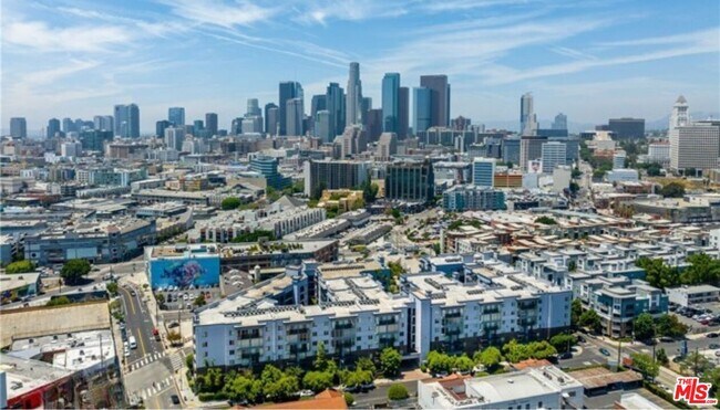 Building Photo - 629 Traction Ave