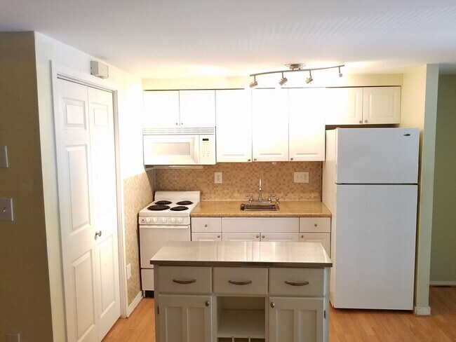 Building Photo - 9810 Hellingly Pl