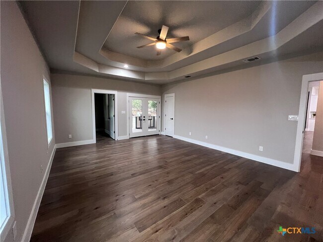 Building Photo - 725 Winding View