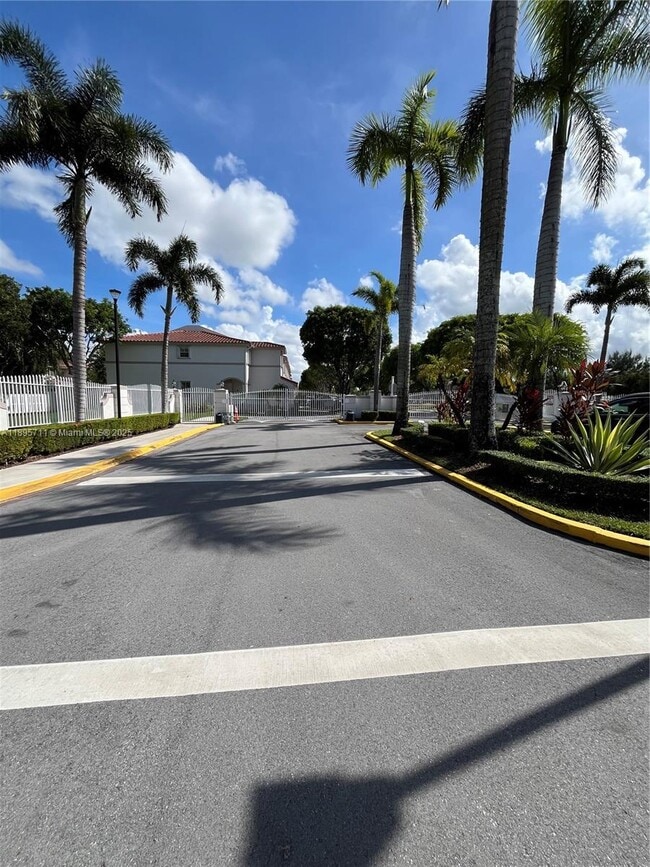 Building Photo - 10913 NW 43rd Ln