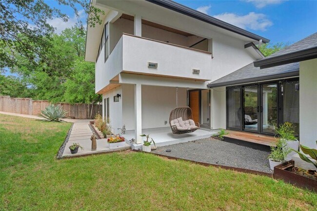 Building Photo - 2502 Side Cove