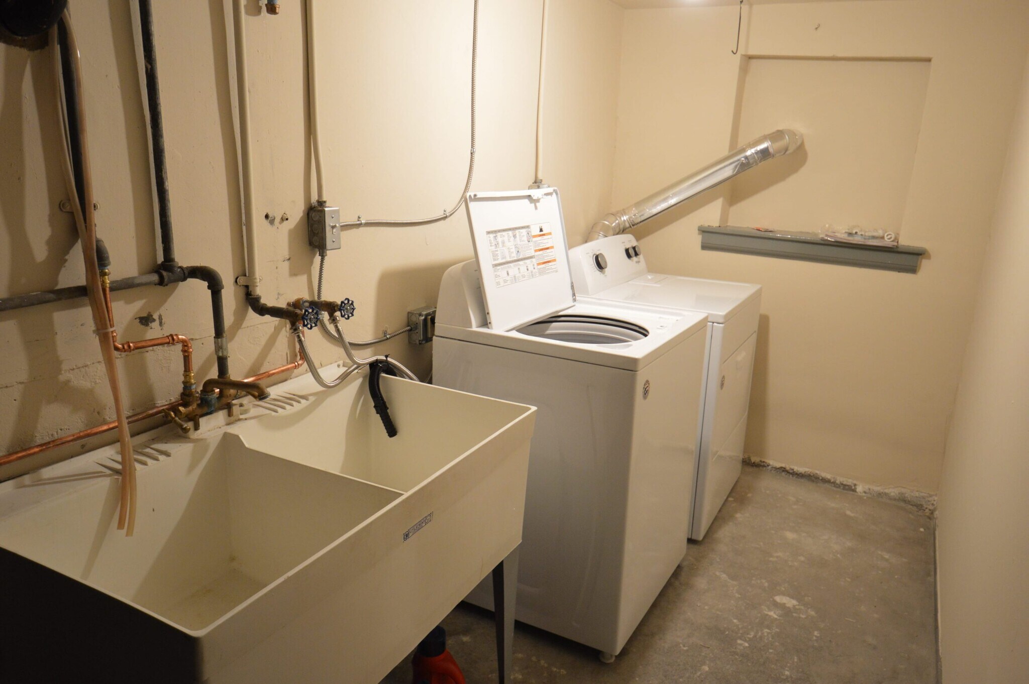 Building Photo - 16 N Broom St