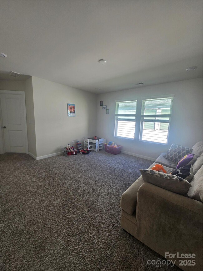 Building Photo - 340 Cranford Dr