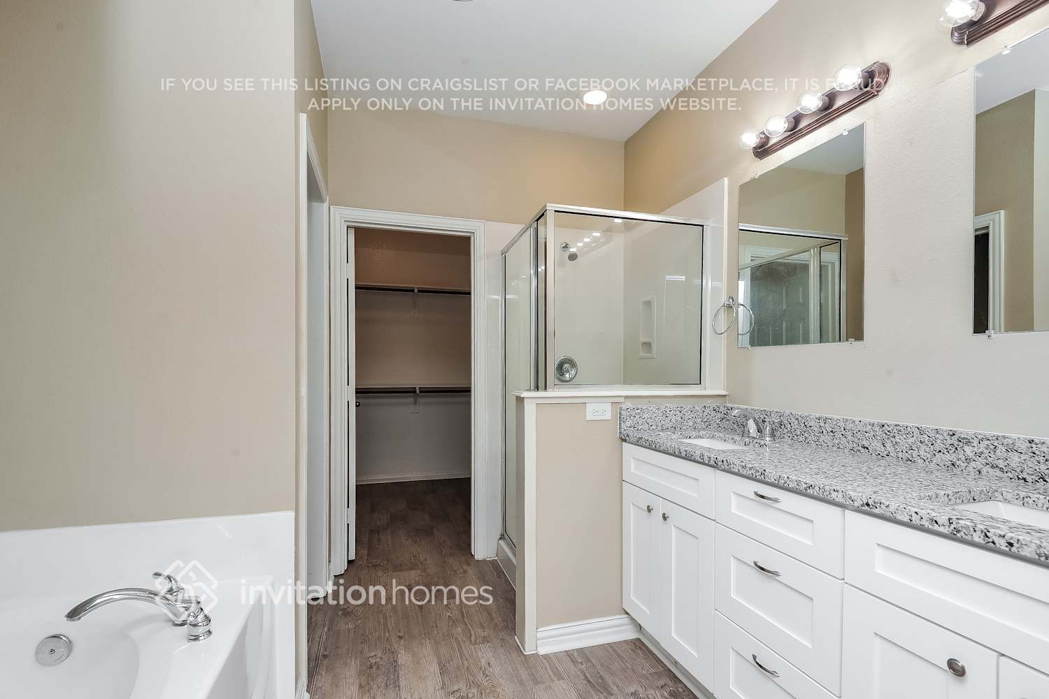 Building Photo - 2942 Greenway Dr