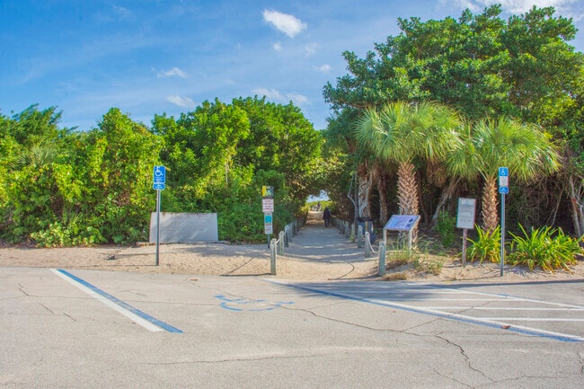 Building Photo - 922 Jackson Way