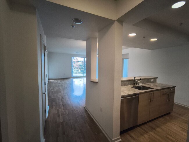 Building Photo - $500 MOVE IN SPECIAL!!! LUXURY 2 BEDROOM CONDO IN DOWNTOWN WALNUT CREEK, CA!