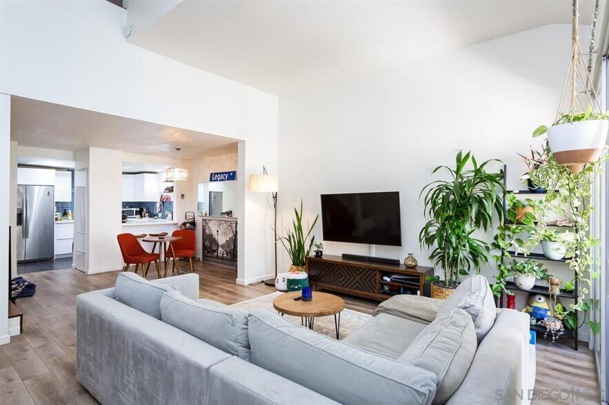 Building Photo - 6204 Caminito Carrena