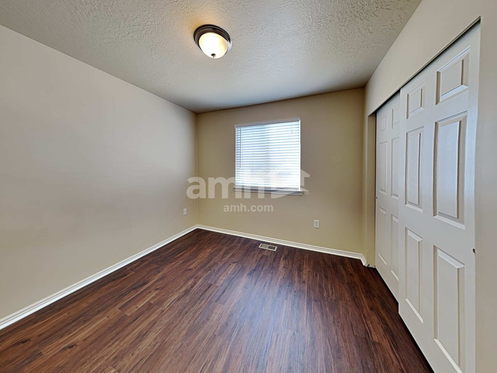 Building Photo - 1381 N 550 E