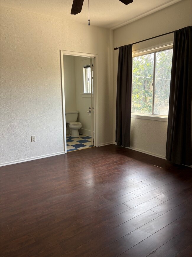 Bedroom (pic2) - 2620 Idell St