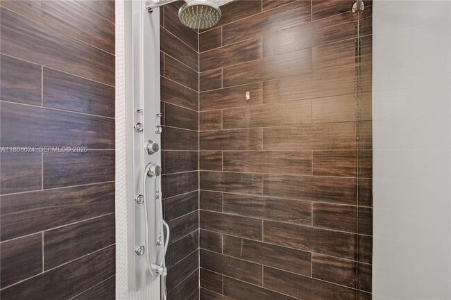 Building Photo - 3100 NE 56th Ct