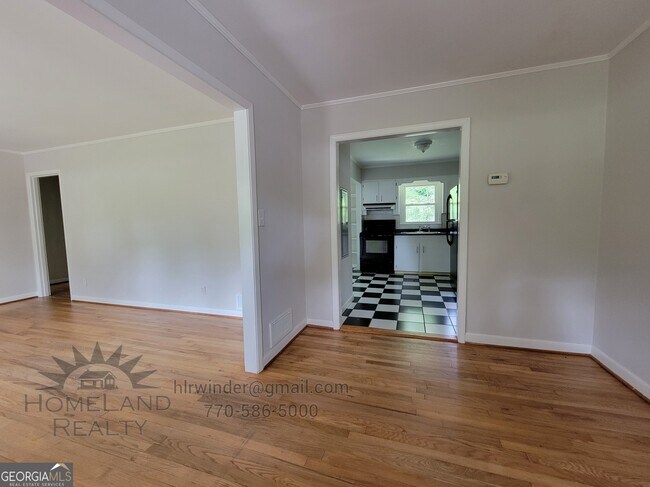 Building Photo - 432 Lakeview Dr SW