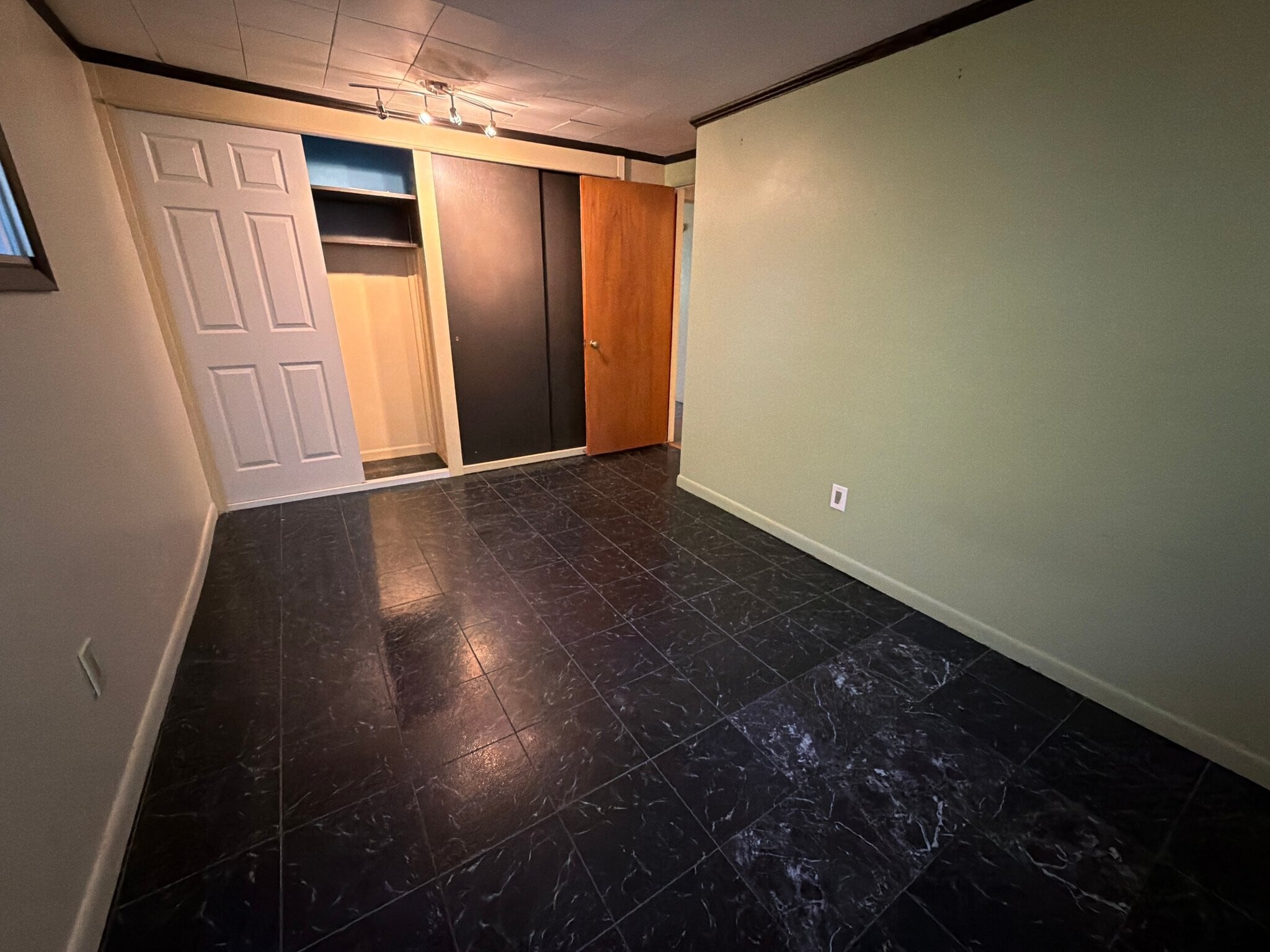 Building Photo - 105 Hankins Ln