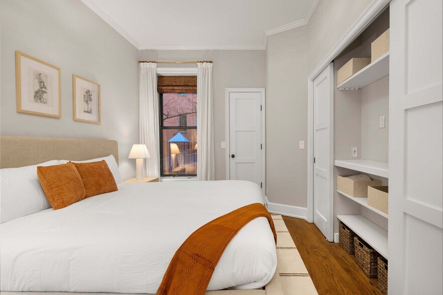 Building Photo - 49 W 16th St