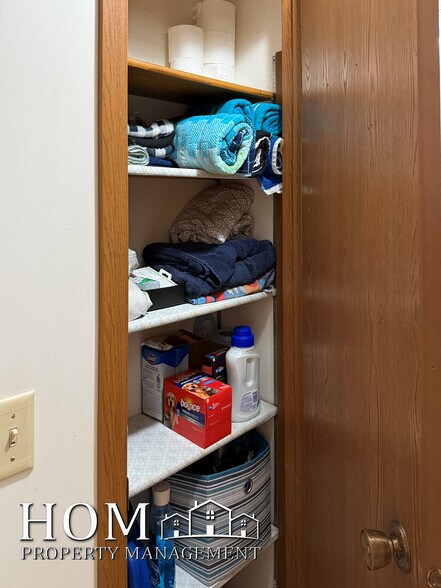 Building Photo - 1701 Pleasant View Dr