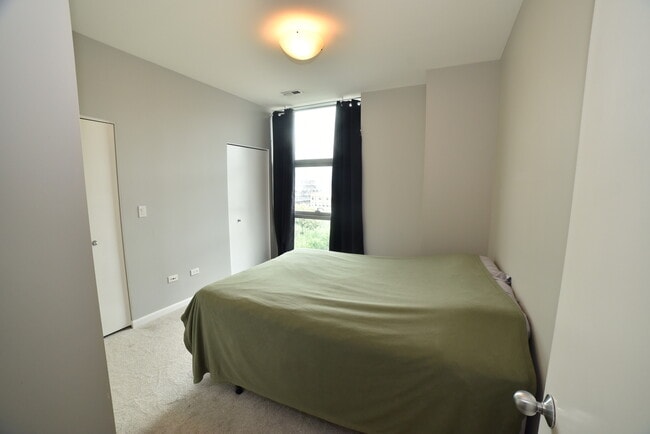 Building Photo - 225 S Sangamon St