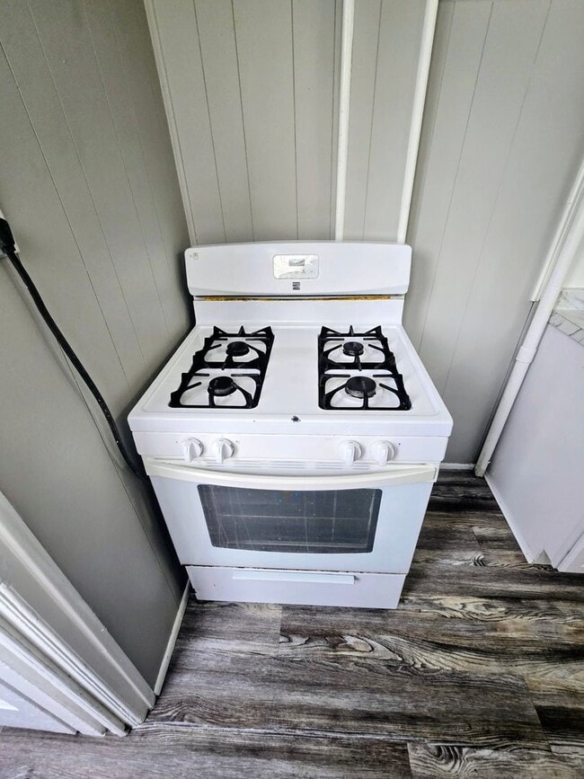 Building Photo - 325.5 S Lumber St