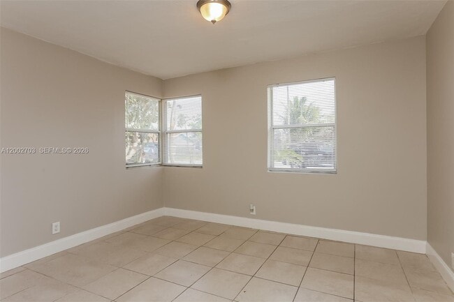 Building Photo - 1425 NE 29th St