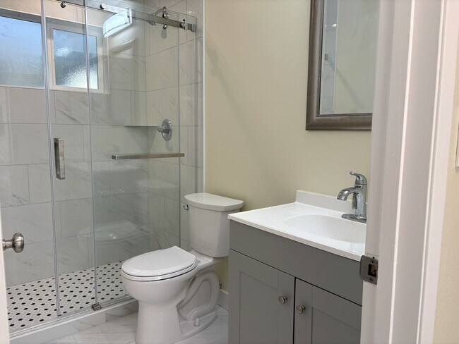 Building Photo - Newly Renovated 2BD/1BA in Palo Alto | Prime Location!