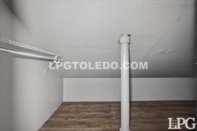 Building Photo - 3905 Peru St