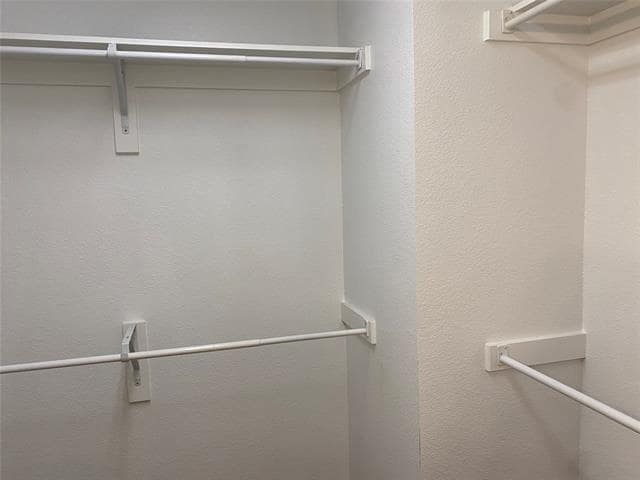 Building Photo - 2725 Hyde Park Dr