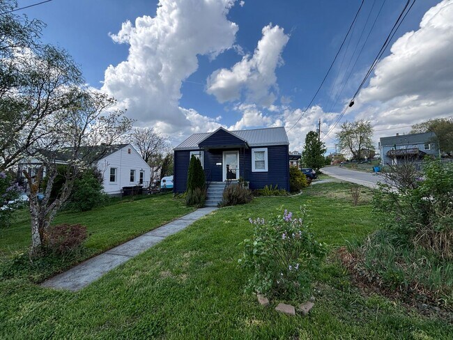 Building Photo - $500 OFF first months rent********950 Morgan Avenue -One Level Living with 2 bedrooms and 2 baths
