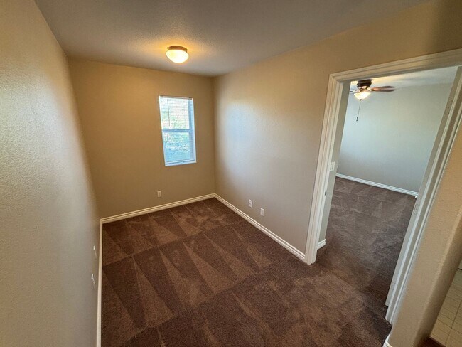 Building Photo - Spacious 4BED/3BATH Home Located in North Las Vegas