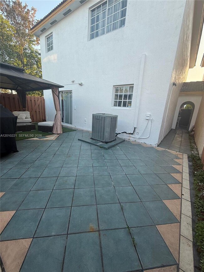 Building Photo - 14353 SW 134th Ct