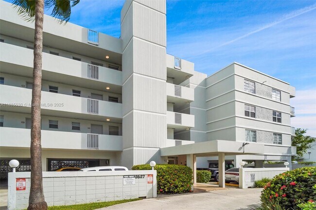 Building Photo - 3527 NE 168th St