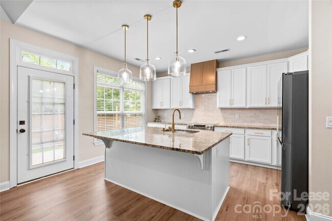 Building Photo - 983 Jerry Lees Way