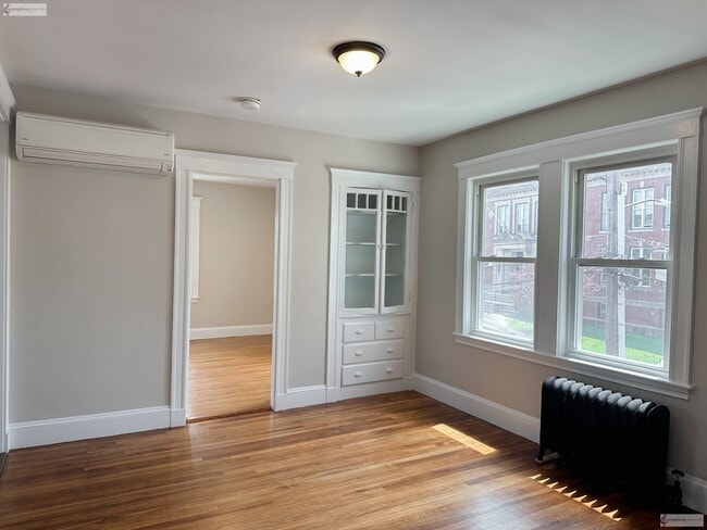 Building Photo - 14 Oakton Ave