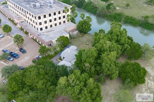 Building Photo - 3495 Boca Chica Blvd