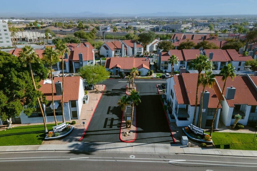 Building Photo - Serafina at South Mountain