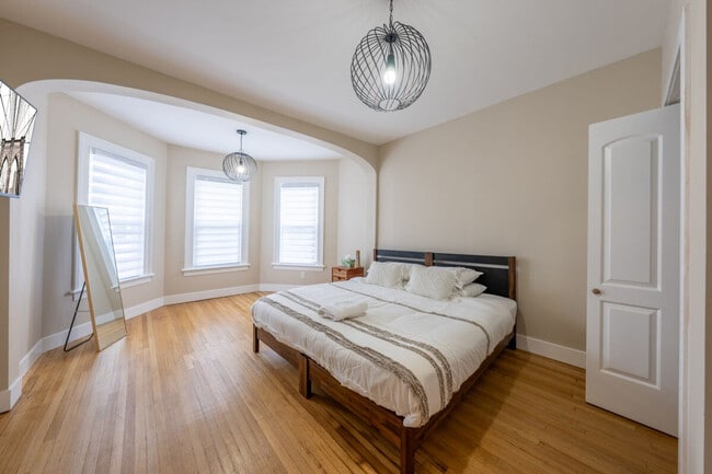 Building Photo - 139 W 4th Ave