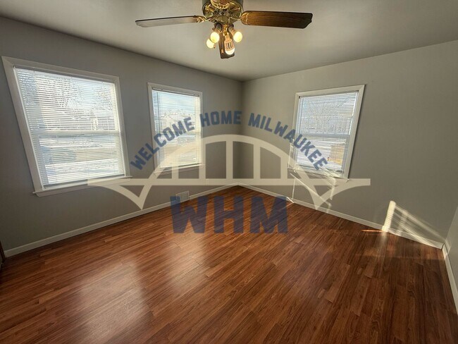 Building Photo - 2240 W Lawn Ave