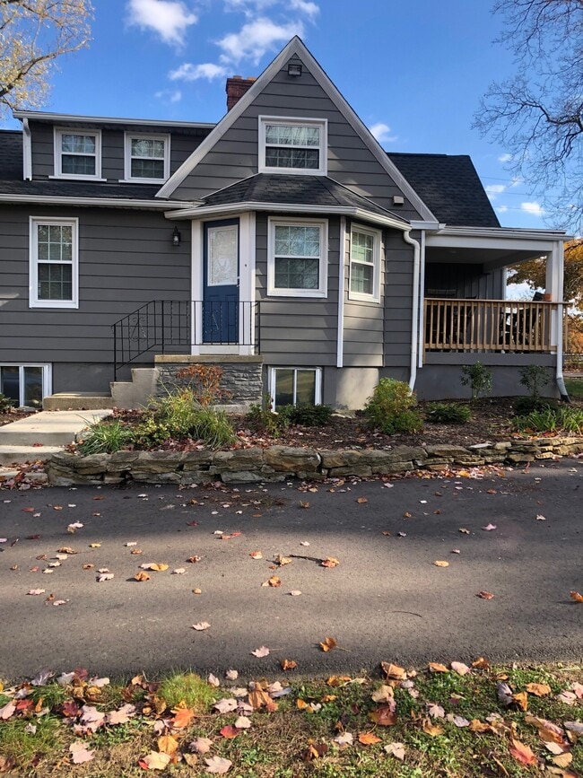 Building Photo - 612 S Cleveland Massillon Rd