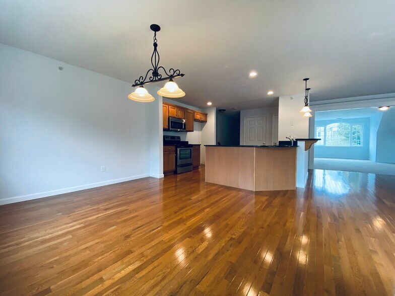 Building Photo - 1103 Hampton Way