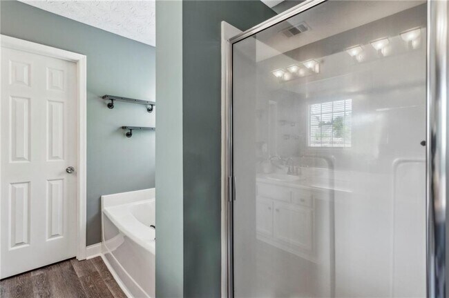 Building Photo - 142 Holly Mill Village Dr