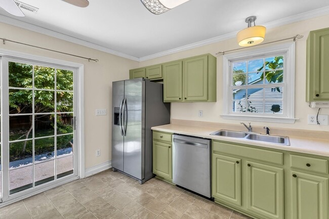 Building Photo - **Cute 3/2 Bungalow in Flaherty Farms**