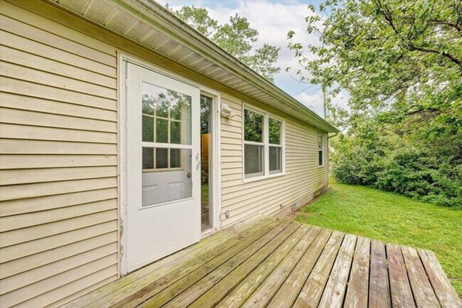Building Photo - Available now!! Great quiet neighborhood —...