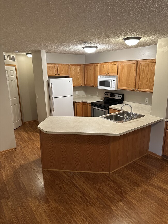 Building Photo - 2613 Yellowstone Dr