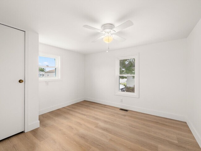 Building Photo - 36999 Blue Bill Dr
