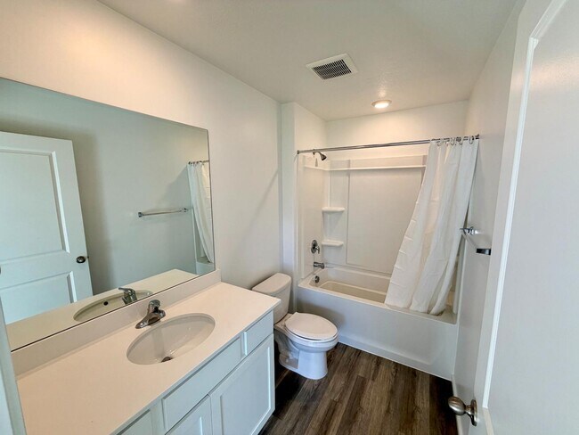 Building Photo - 3698 E 1520 S